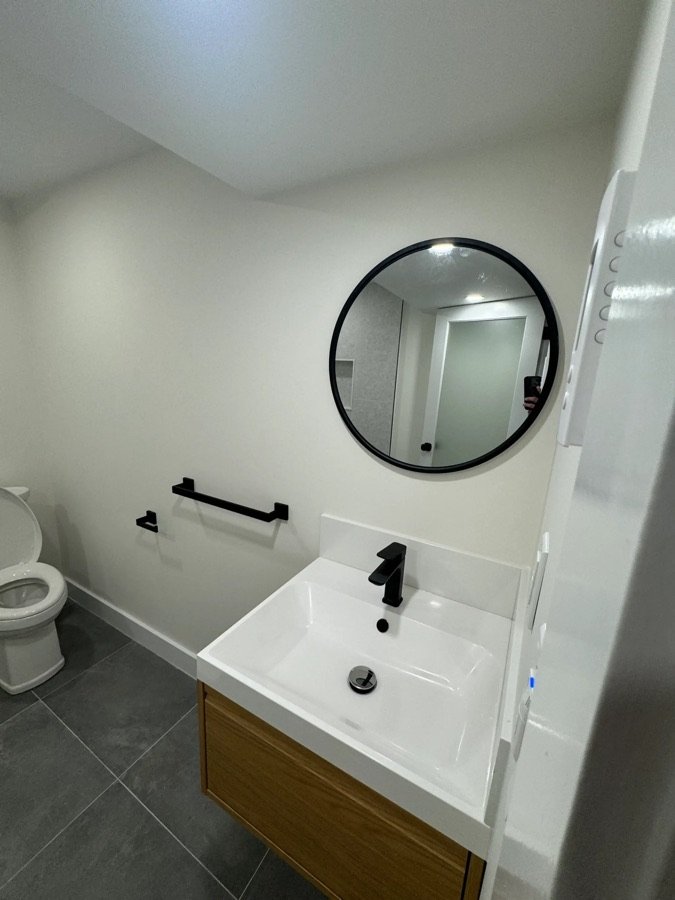 modern-bathroom-renovstion-mississauga10